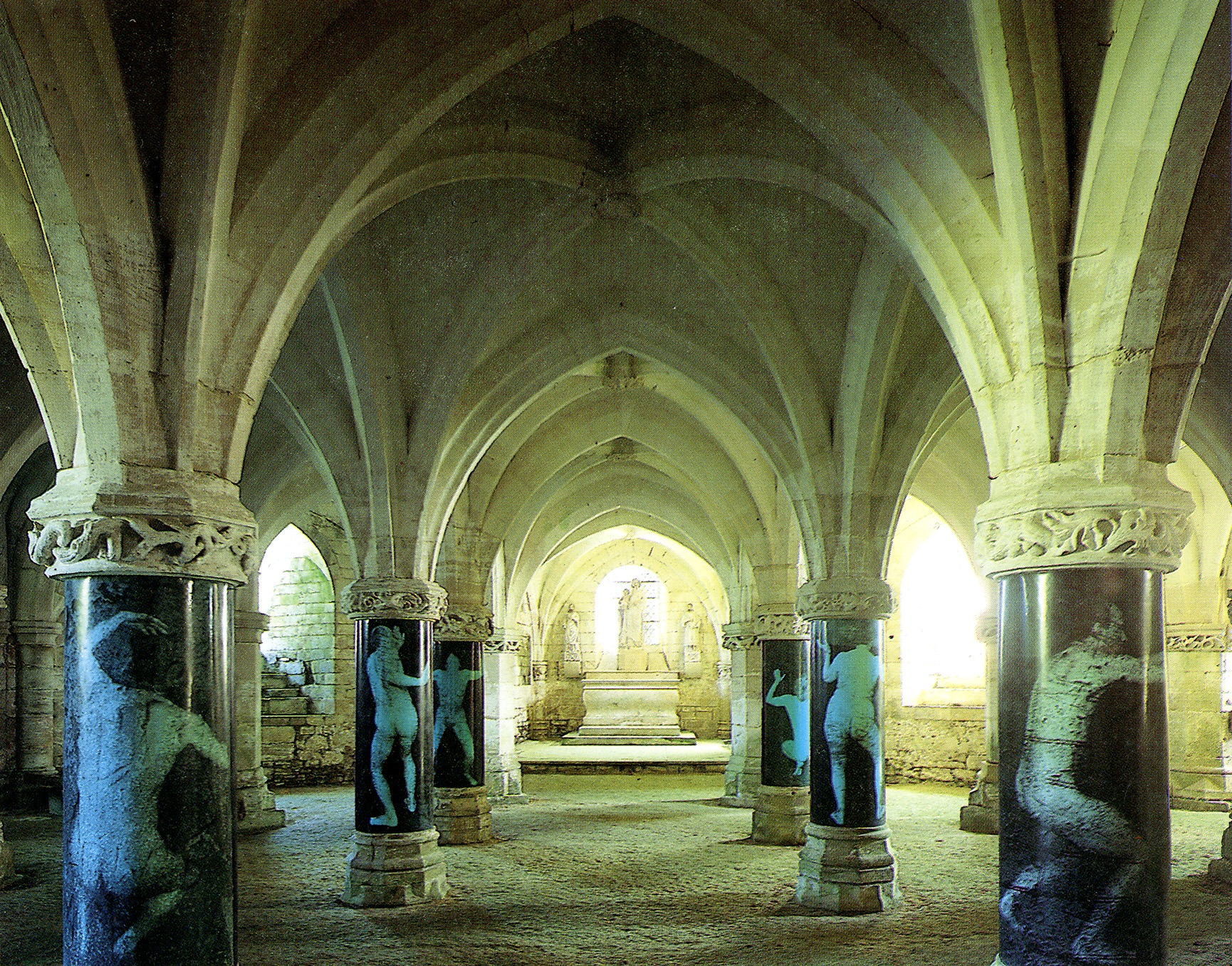 Catalogue raisonné, Bernadette Delrieu, Ondes de pierre , Crypte Rosnay l'Hopital - 1990