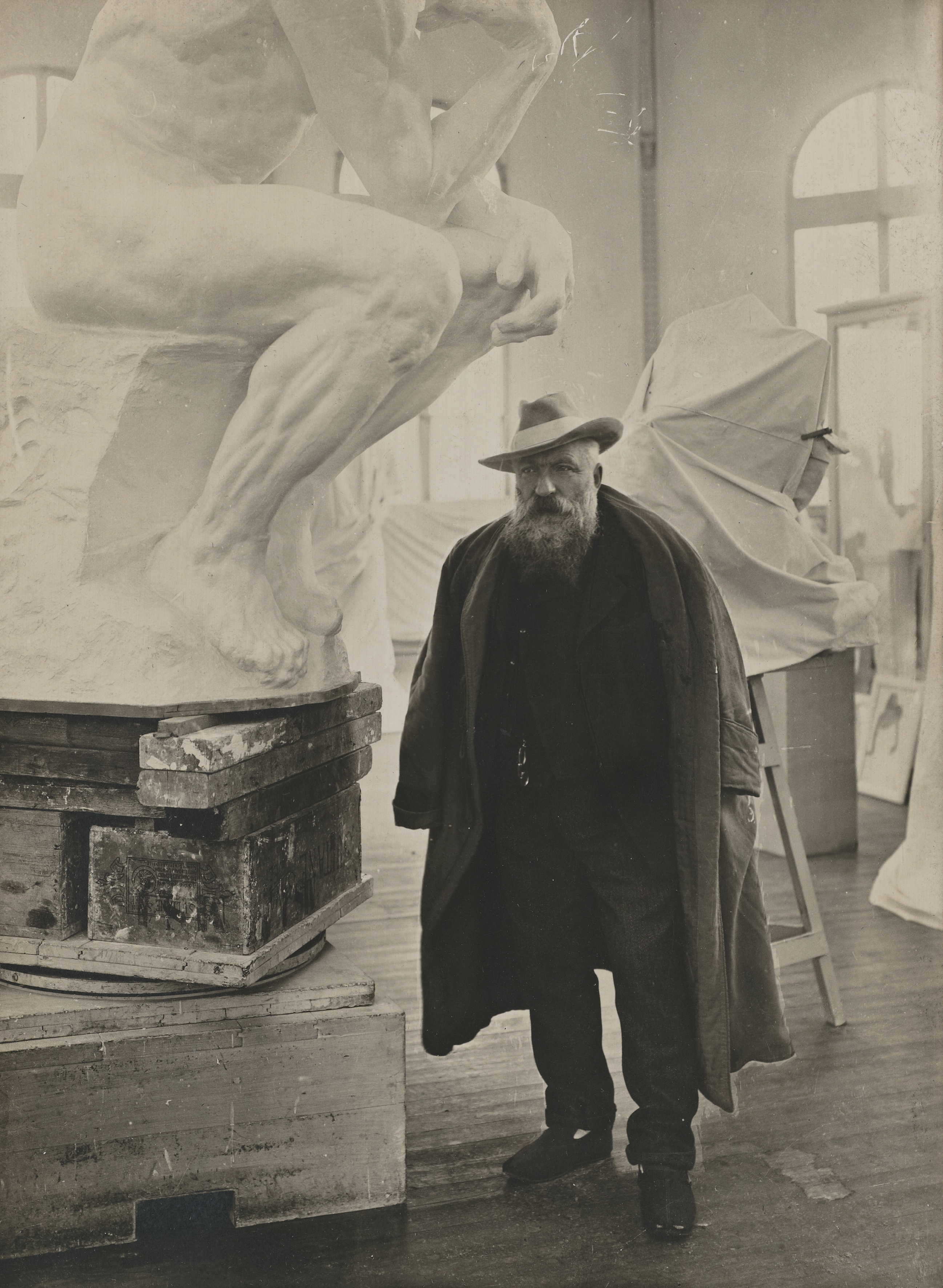 Portrait d'AUguste Rodin dans son atelier