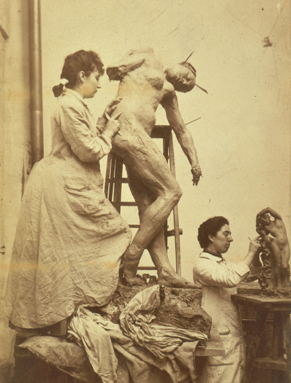 Camille Claudel modelant Sakountala