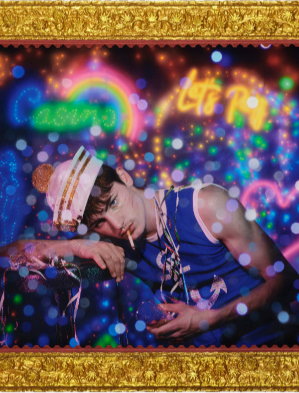 PIERRE ET GILLES, Let's Party (Antoine Rigolot), 2023, Photographie imprimée par jet d’encre sur toile et peinte, 115 × 142 cm (encadré) © Courtesy des artistes et TEMPLON, Paris - Brussels - New York 