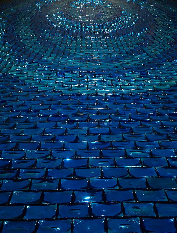 Jean-Michel Othoniel, Halo de briques de verre bleu