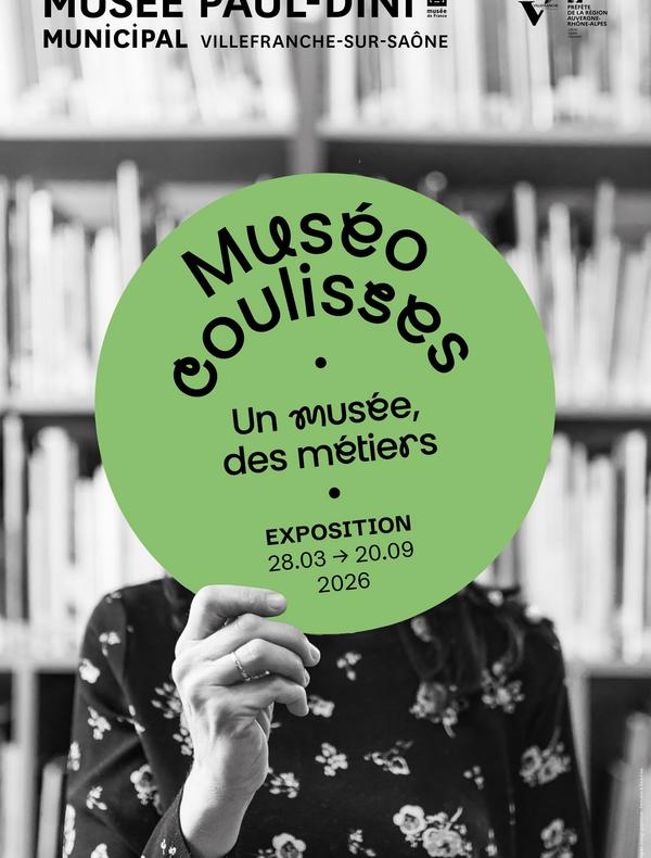 Cette affiche présente un agent du musée en noir et blanc caché par un grand disque coloré. Sur ce disque est inscrit le nom et la durée de l'exposition. 