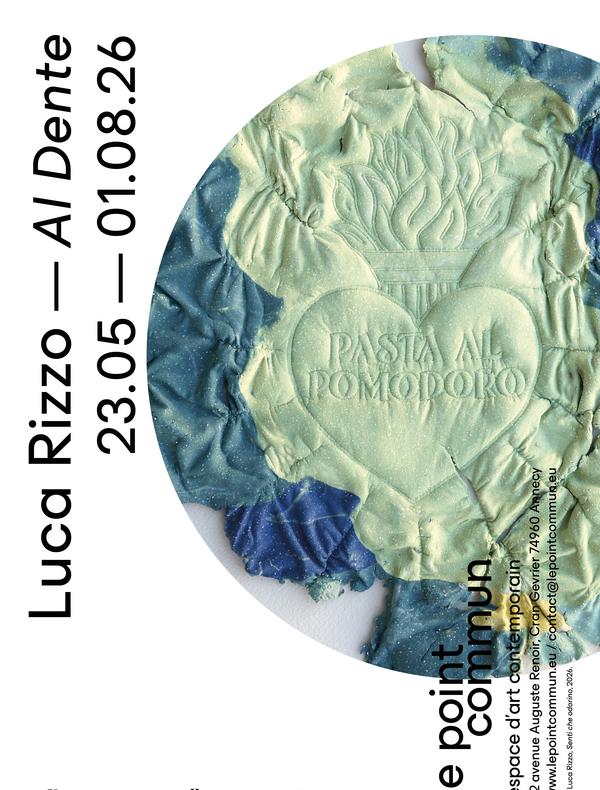 affiche de l'exposition, l'image représente un coeur en brodé sur tissu, avec l'inscription "pasta al pomodoro" 