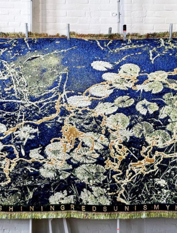 Laurence Aëgerter, Steps in Peace, 2026, tapisserie jacquard, fils mélangés dont Lurex et fils phosphorescents