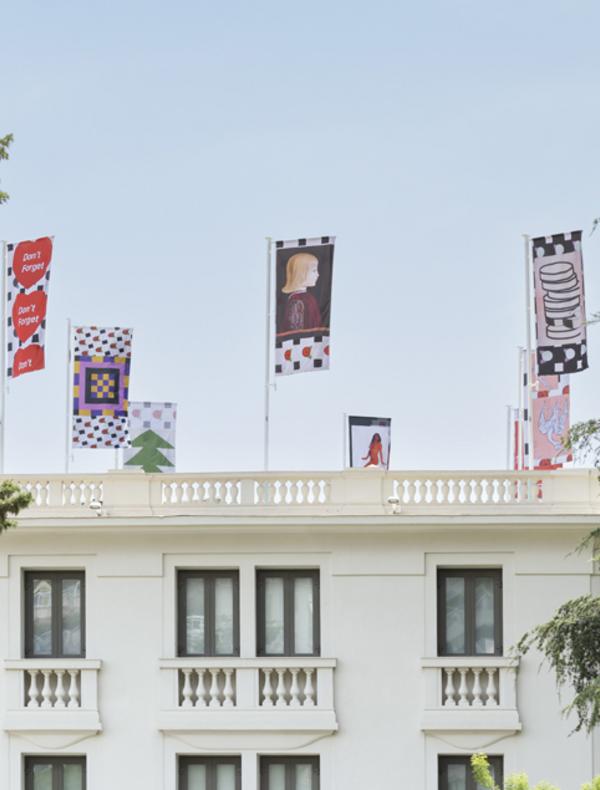 Le Jeu de la rose et du carré — 8 Flags