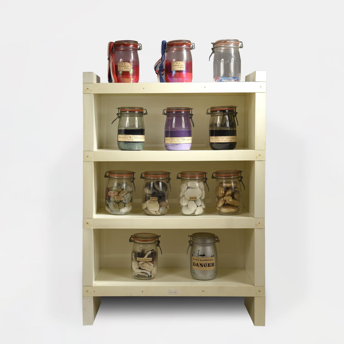 Catalogue raisonné, Henri Maccheroni, L'Armoire aux bocaux, 1972