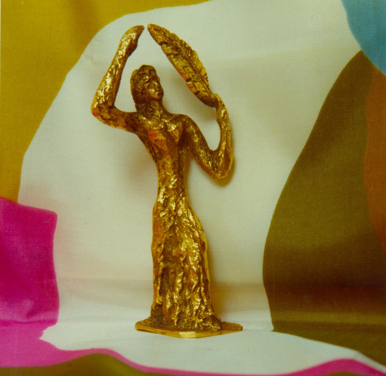 Vierge sur fond coloré