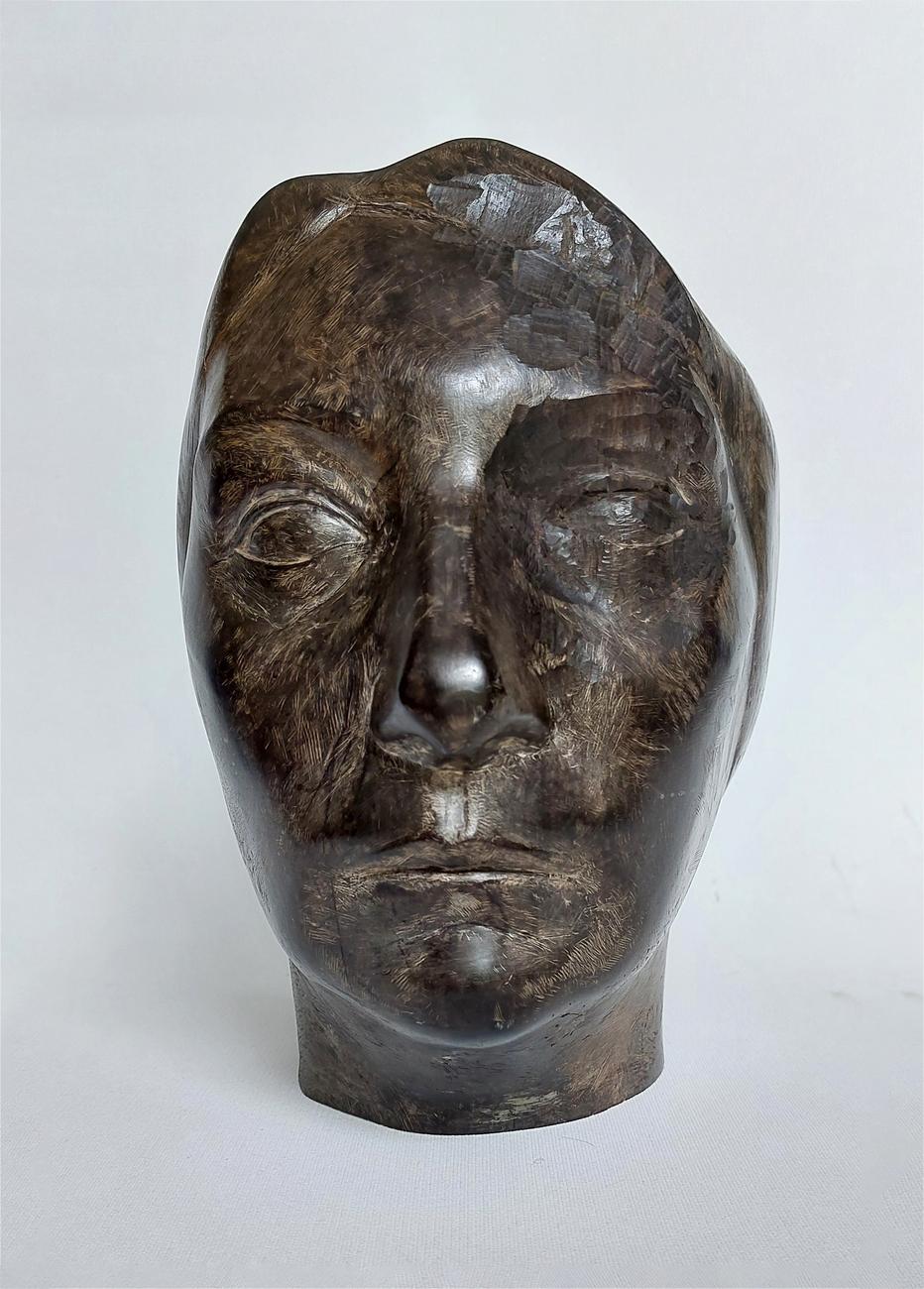 La porteuse d'eau bois d'ébène H=24 cm 