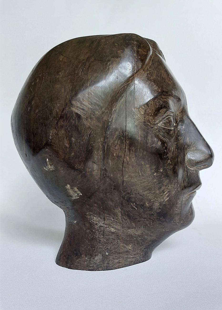 La porteuse d'eau bois d'ébène profil 2 