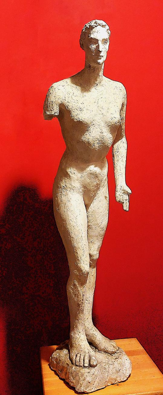 Femme debout, corps incliné, silhouette athlétique, plâtre (1) H=93 cm avec socle 