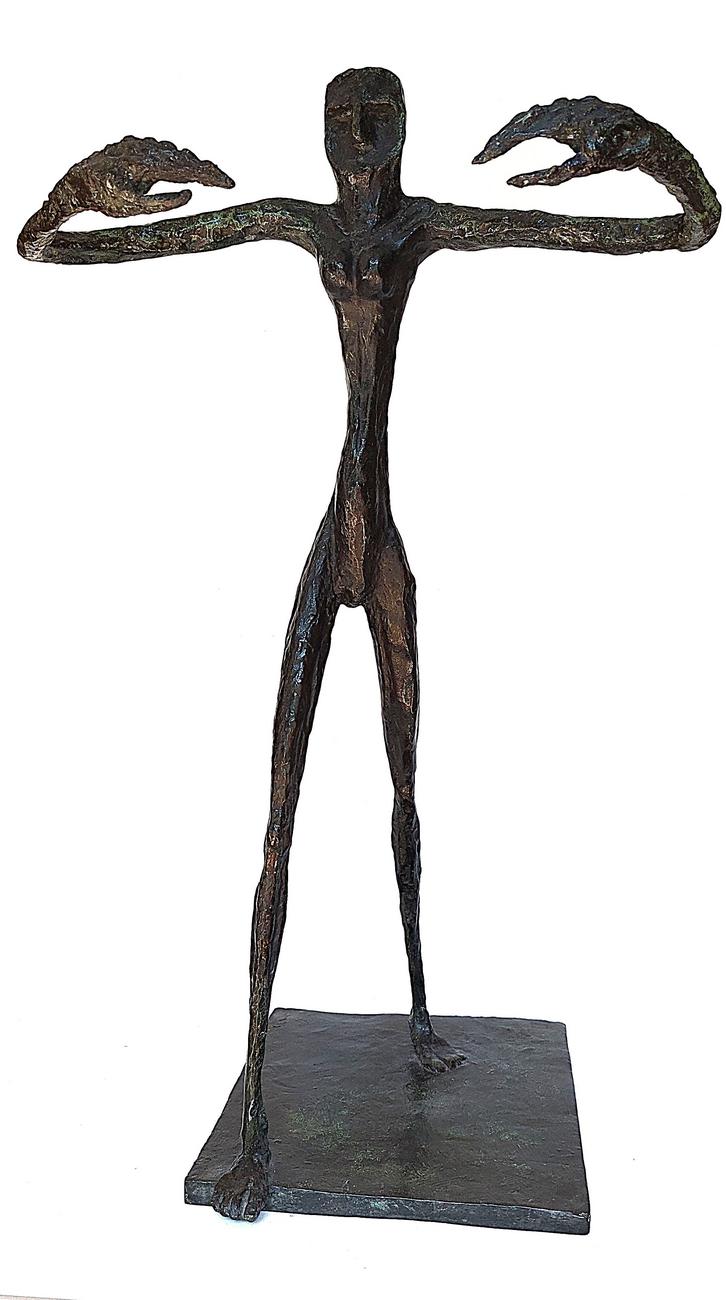 Harpie (1) bronze vert H=83cm (2) corps de femme, ses mains sont comme des pinces de crabe