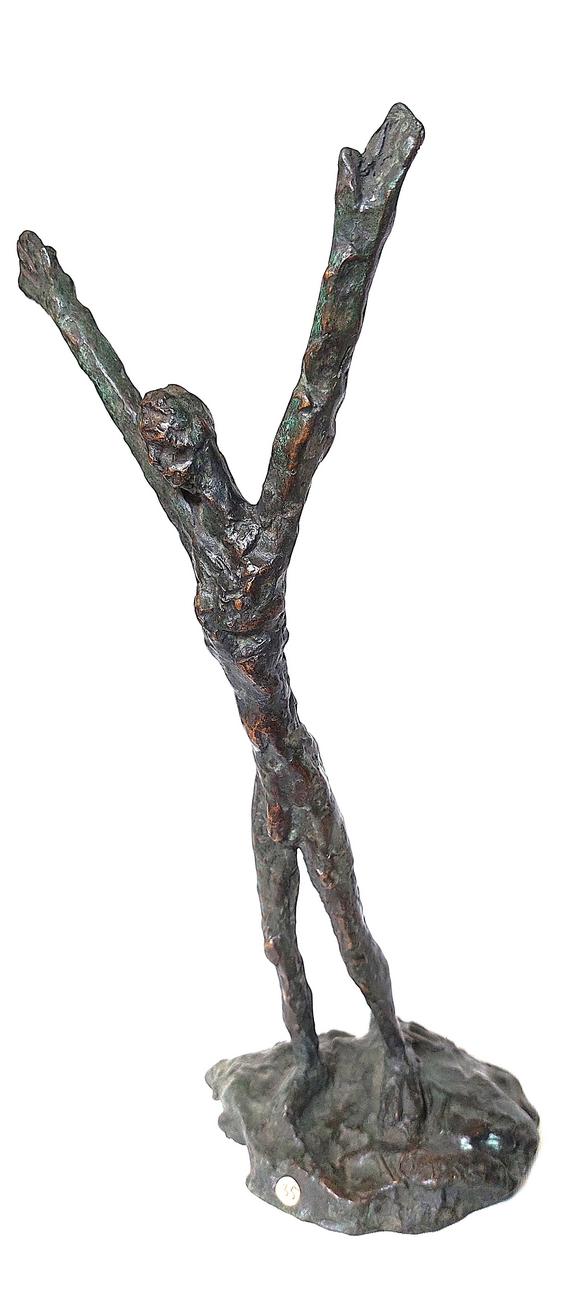 Homme bras levés (1) corps incliné vers l’avant, bronze foncé exemplaire 1 H=33cm hors socle