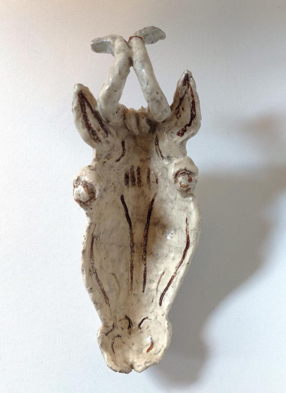 Tête de taureau terre cuite émaillée (1), blanche, vide poche, forme creuse, deux cornes servant d’anse L=25 cm 