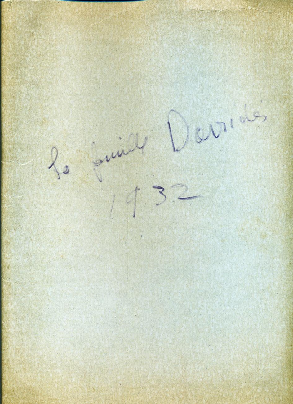 La famille Davrides 1932, Couverture (Dossier entièrement manuscrit, enorme pile de feuillets numérotés jusqu'à 77, ensui...