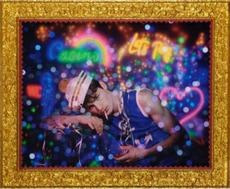 PIERRE ET GILLES, Let's Party (Antoine Rigolot), 2023, Photographie imprimée par jet d’encre sur toile et peinte, 115 × 142 cm (encadré) © Courtesy des artistes et TEMPLON, Paris - Brussels - New York 