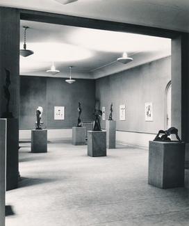 Vue intérieure de la salle d'exposition de la galerie Maeght, 1948, vue 2