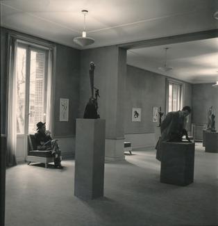 Vue intérieure de la salle d'exposition de la galerie Maeght, 1948, vue 9