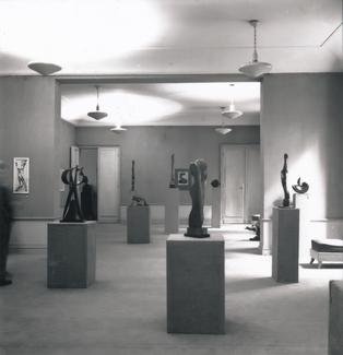 Vue intérieure de la salle d'exposition de la galerie Maeght, 1948, vue 11