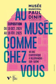 L'affiche de cette exposition est constituée d'une maison recouverte de nombreux cadres évoquant des œuvres d'art. 