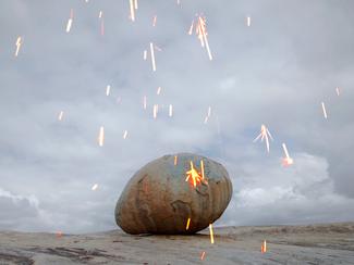 Janaina Wagner, 2025, Quando o segundo sol chegar / um cometa nos teus olhos (video frame) 