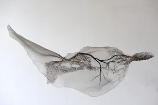 Paysage perdu 2, toile et laine d’acier inoxydable, encre de gravure, 45x150x60 cm, 2022