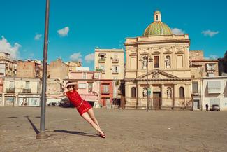 Kourtney Roy, Failed postcards of Napoli, Piazza Mercato, Tirage jet d'encre baryté contrecollé sur aluminium, 2025