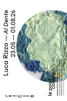 affiche de l'exposition, l'image représente un coeur en brodé sur tissu, avec l'inscription "pasta al pomodoro" 