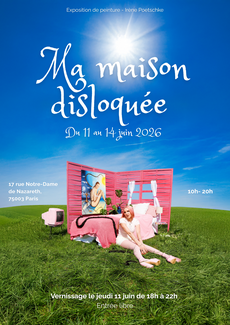 Affiche de l'expo de peinture "Ma Maison disloquée" qui montre l'artiste dans une maison rose au milieu d'un pâturage avec un des tableaux de l'expo, de la série "Maison rose", accroché aux murs.