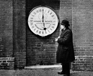 16h45