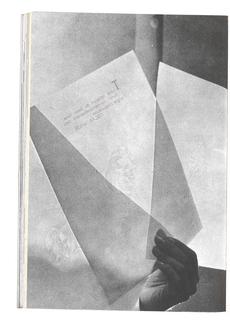 visuelle en noir et blanc d'une couverture d'un livre