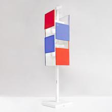 Sculpture maquette mât aux huit carrés en bleu et rouge