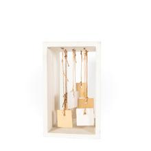 Sculpture aux cartons suspendus, 1975