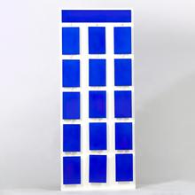 Sculpture aux rectangles bleus suspendus, 1980
