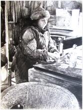 Bouffon, bonnet russe, réussite fauteuil rotin - 1978