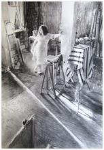 Robe blanche bouclettes pieds croisés, appuyé sur colonne - 1982