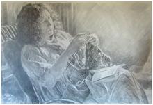 Robe blanche, tricot, livre sur les genoux - 1982