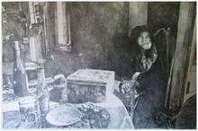 Dans l'ombre table avec boîte à biscuits - 1992