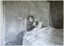 Assis dans le lit, un livre à la main - 1993