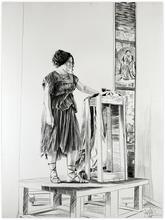 Robe violette retenue à la taille, bras sur stèle, spartiates, tableau entre deux panneaux - 1978