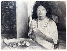 Epluches les pommes, corsage blanc, regarde à gauche - 1988