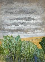 Ciel gris, arbres profilés sur champ jaune