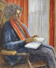 Chèche et rideaux rayés rouge, les 2 mains sur le livre