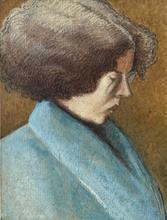 Grande tête, pull bleu grand col