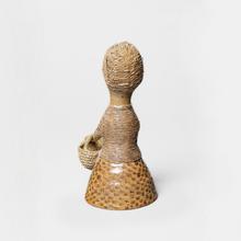 Bouquetière au tablier à damier noir, c. 1960