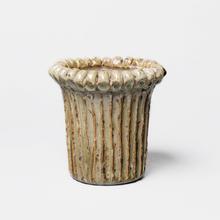 Vase avec de grandes cannelures verticales, c. 1943