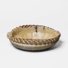 Grande coupe ourlée avec deux cabochons, 1944