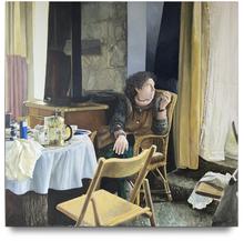 Assis fauteuil rotin, regarde à gauche, mégot main gauche - 1990