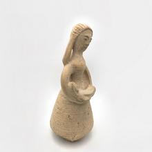 Femme berçant son enfant, 1944