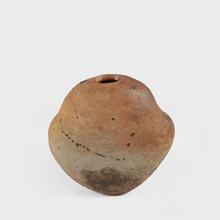 Boule rétrécie (Vase sculpture), 1964