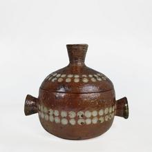 Quatre colliers de pastilles blanches (soupière), 1950